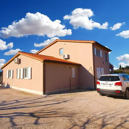 House Iva 1535 *