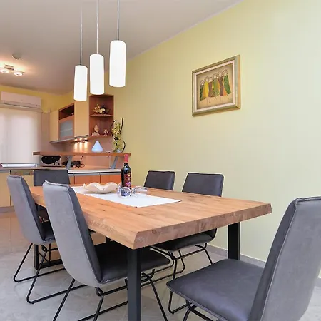 House Iva 1535 Tatil Evi Pula